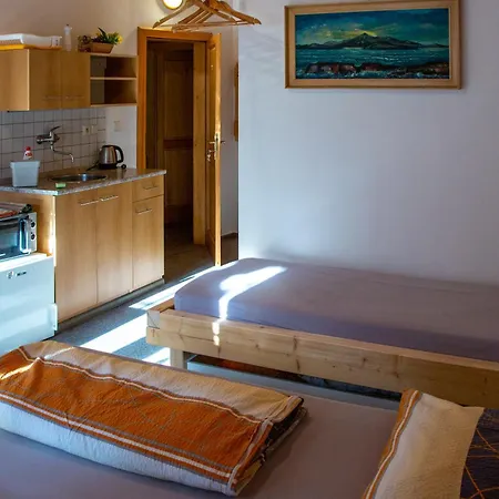 Albert בית הארחה